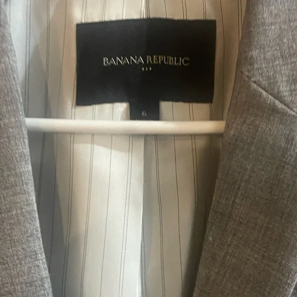 Banana Republic Light Gray Blazer - Picture 3 of 9